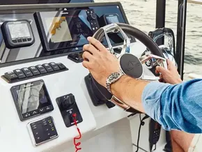 Sealine C335v