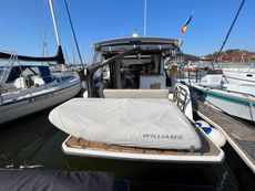 2018 Sealine C330