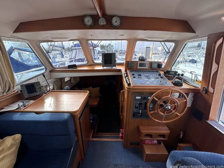 2001 Aquastar 38