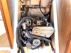 2006 Hunter/Legend 31 Bilge Keel 11