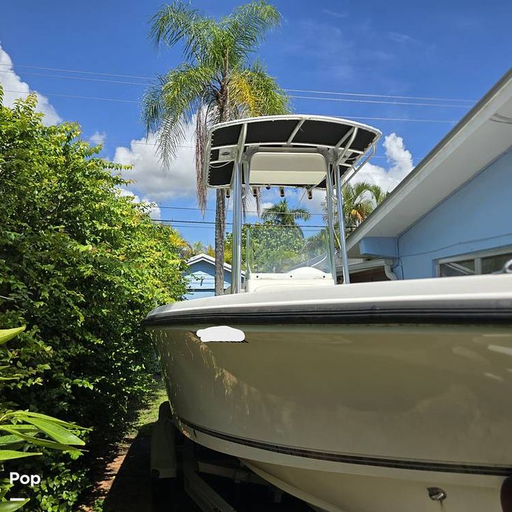 2006 Mako 204 center console