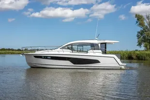 Sealine C335