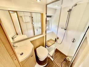 2011 Princess V42 42