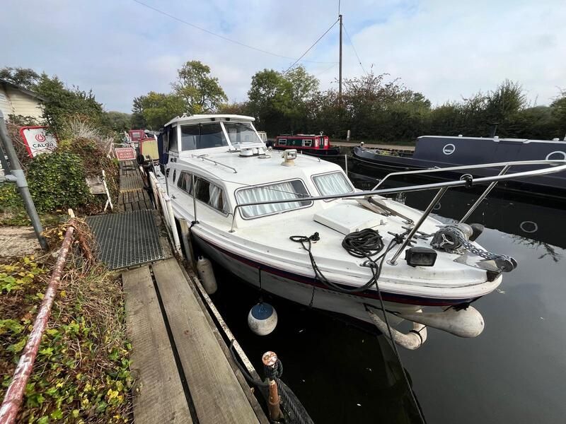 Project 32 widebeam twin diesel engine