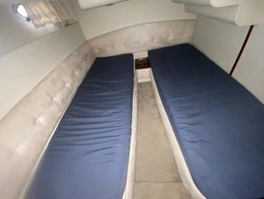Fairline Phantom 38  - Cabin 