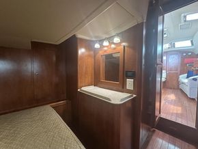 2010 Hunter Legend 41 Deck Saloon 43