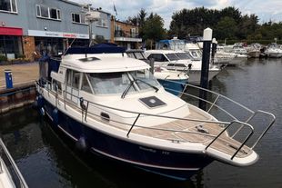 2005 Nimbus 340 Commander