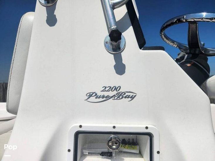 2016 Blue Wave 2200 pure bay