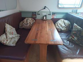 Bed 2 and dynette for six