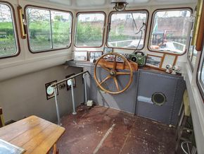 Dockyard 13, Motor tender