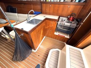 2006 Hunter/Legend 31 Bilge Keel 10