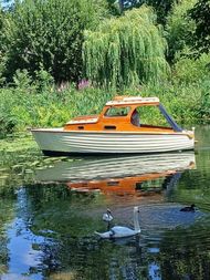 Classic Pretty 1950's Motor Cruiser
