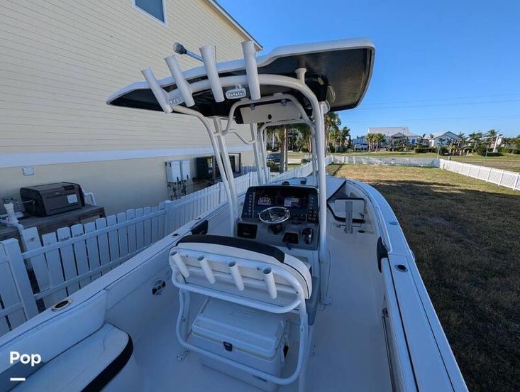 2019 Robalo 242 cc