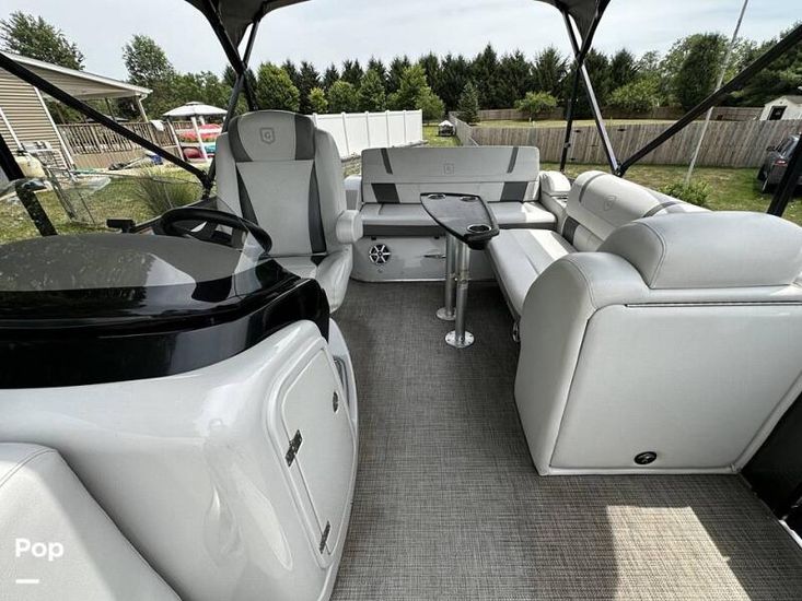 2017 Bimini aqua patio 255 sbc