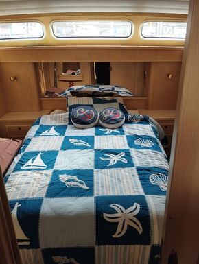 Island Bed in Aft Cabin