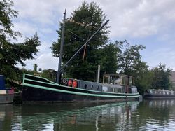Beautiful Dutch Barge with full residential mooring