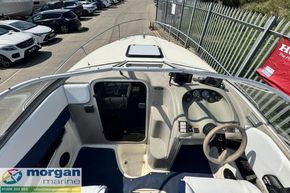 Bayliner 2252 - windscreen