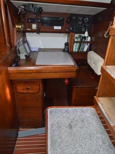 1982 Oyster 37