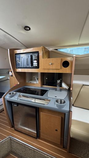 2012 Larson 256 Cabrio 12