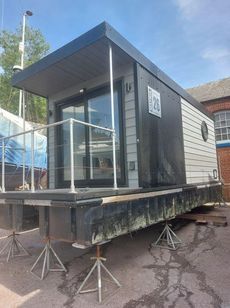 Matrix MX26 House Boat