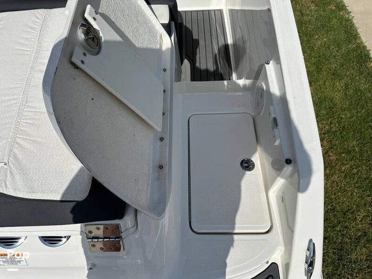 2021 Bayliner vr5