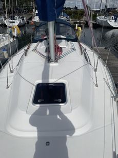 Beautifully maintained Dufour 32 Classic wheel steering shoal draft