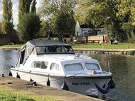 Elysian 27 Beautiful River Cruiser
