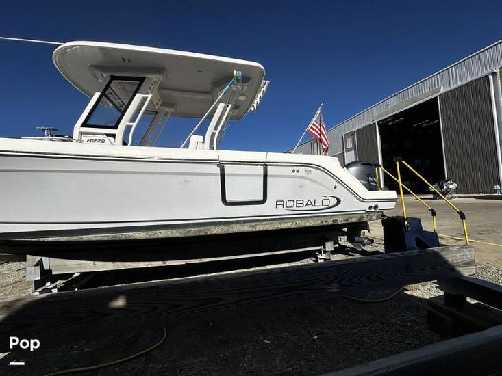 2021 Robalo r 272