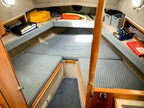 Seaward 29 Twin diesel engines - Interior