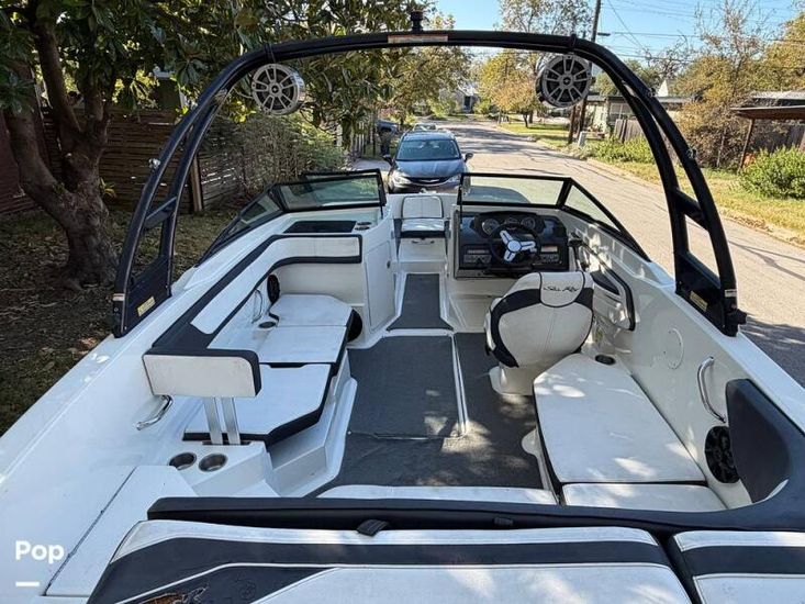 2015 Sea Ray 210 spx