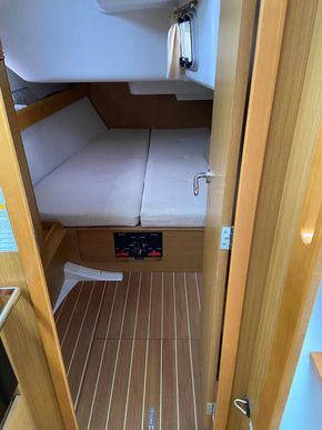 2010 Jeanneau Sun Odyssey 42i 24