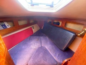 Moody 31 MkII  - Forward Cabin