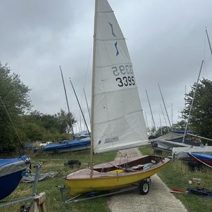 Solo sailing dinghy