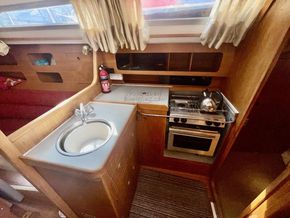 Moody 31 MkII  - Galley