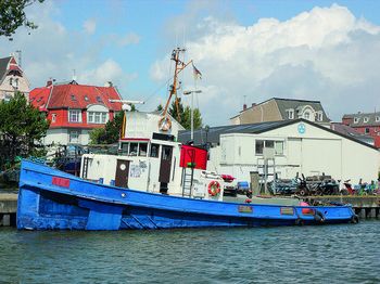22-m-Tugboat for retrofit or future houseboat?