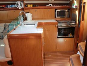 Jeanneau Sun Odyssey 42i  - Galley