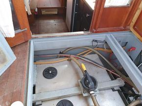 Manual bilge pump