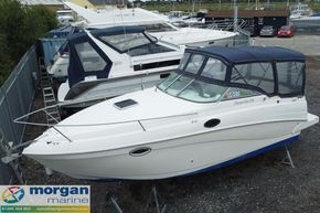 Rinker-Fiesta-Vee-250-hatch