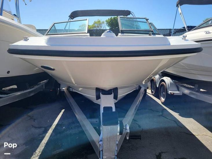 2020 Sea Ray 210 spx