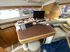 Broadblue Prestige 38  - Navigation Instruments