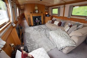 Saloon forward