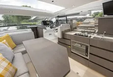 2023 Sealine C335