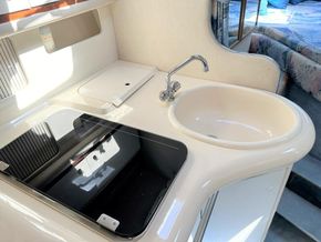 1995 Sea Ray 330 Sundancer 24