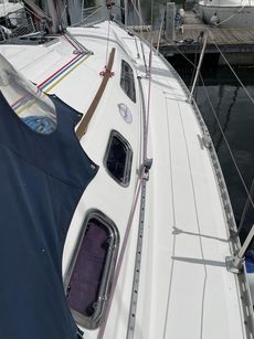 Beautifully maintained Dufour 32 Classic wheel steering shoal draft