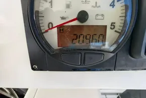 Close-up of a Leopard 50 gauge displaying 20960 hours, 2021 model.