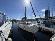 1987 Hunter Horizon 32 Wheelhouse