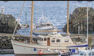 Motor-sailer.    ketch rig