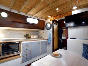Classic Motor Cruiser 42ft  - Galley