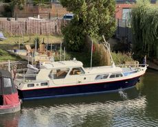 Dutch in Cruiser in excellent condition perfect for small live aboard
