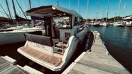 2015 Sealine C330